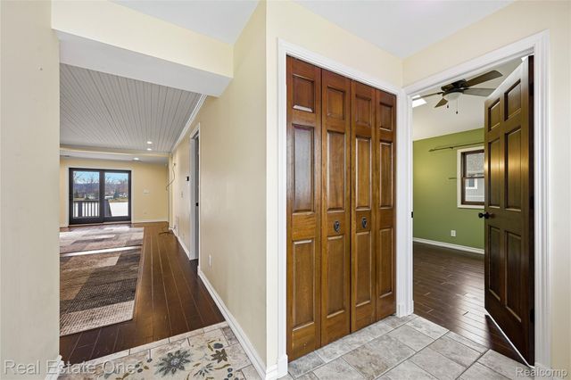 10428 King Road, Springfield Charter Township, MI 48350