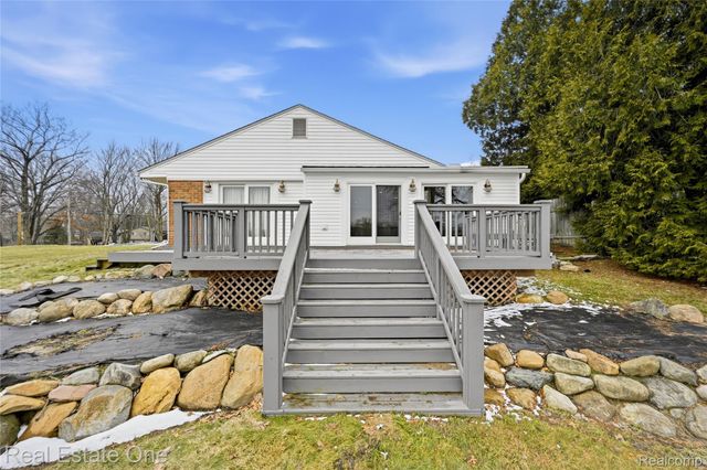 10428 King Road, Springfield Charter Township, MI 48350