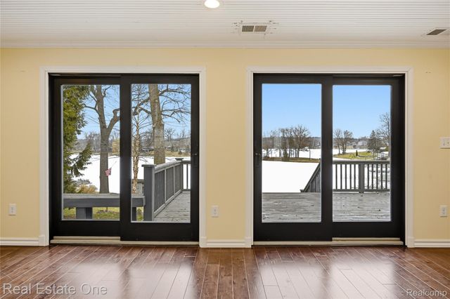 10428 King Road, Springfield Charter Township, MI 48350