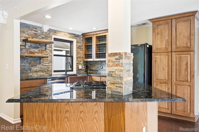 10428 King Road, Springfield Charter Township, MI 48350