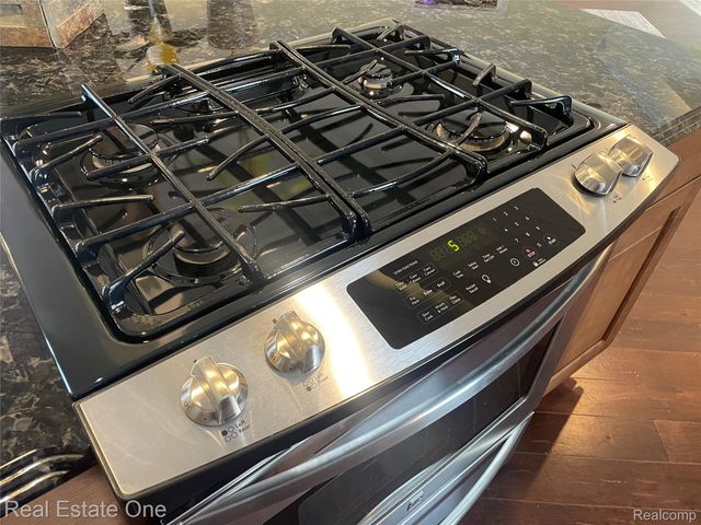 10428 King Road, Springfield Charter Township, MI 48350