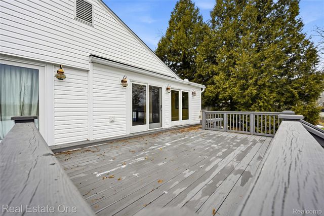 10428 King Road, Springfield Charter Township, MI 48350