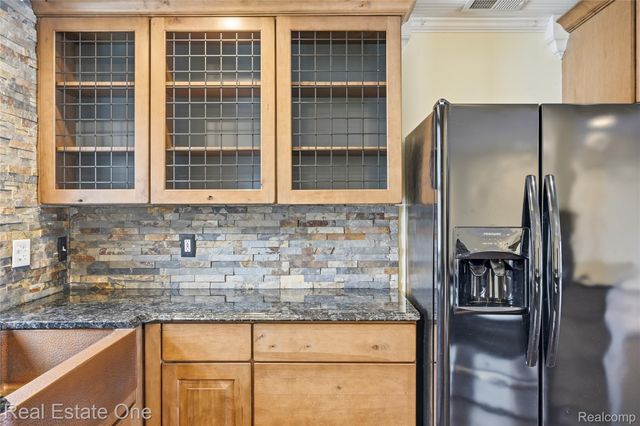 10428 King Road, Springfield Charter Township, MI 48350