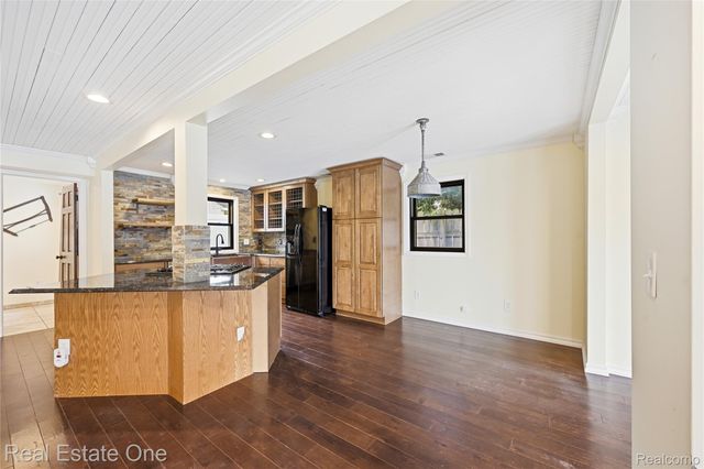 10428 King Road, Springfield Charter Township, MI 48350