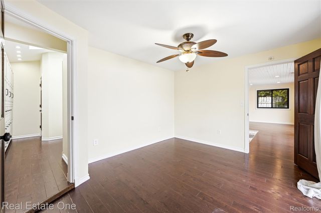 10428 King Road, Springfield Charter Township, MI 48350