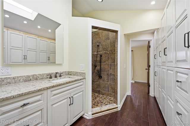 10428 King Road, Springfield Charter Township, MI 48350