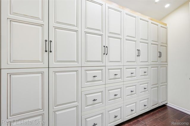 10428 King Road, Springfield Charter Township, MI 48350