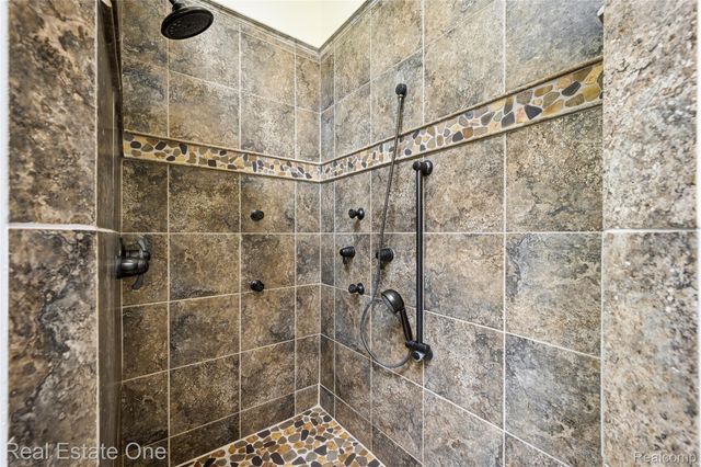 10428 King Road, Springfield Charter Township, MI 48350