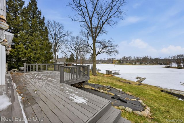 10428 King Road, Springfield Charter Township, MI 48350