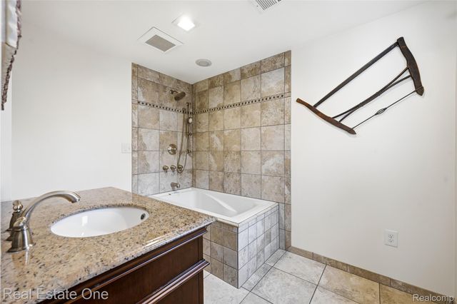 10428 King Road, Springfield Charter Township, MI 48350