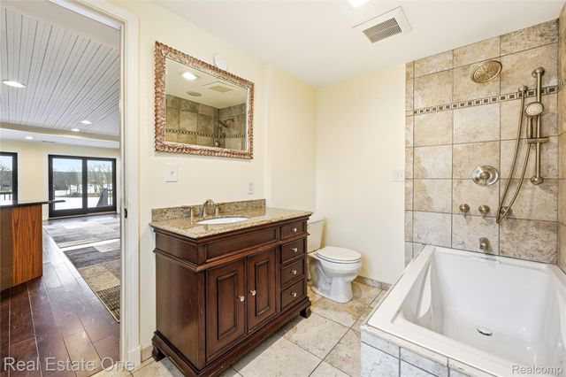 10428 King Road, Springfield Charter Township, MI 48350