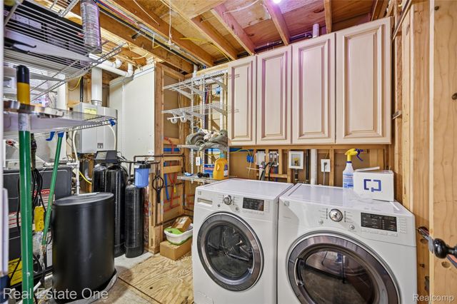 10428 King Road, Springfield Charter Township, MI 48350