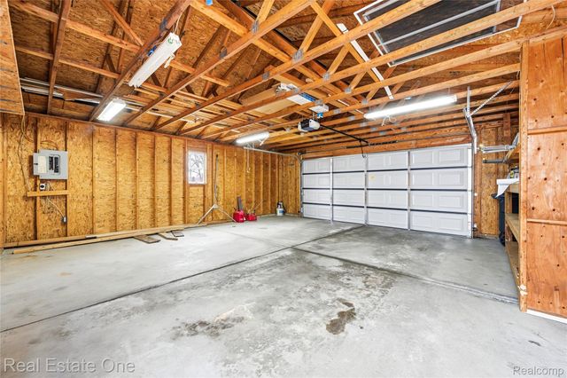 10428 King Road, Springfield Charter Township, MI 48350