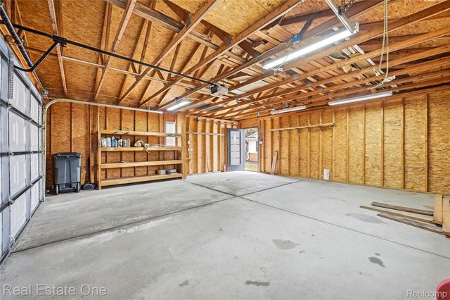 10428 King Road, Springfield Charter Township, MI 48350