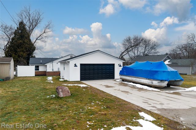 10428 King Road, Springfield Charter Township, MI 48350
