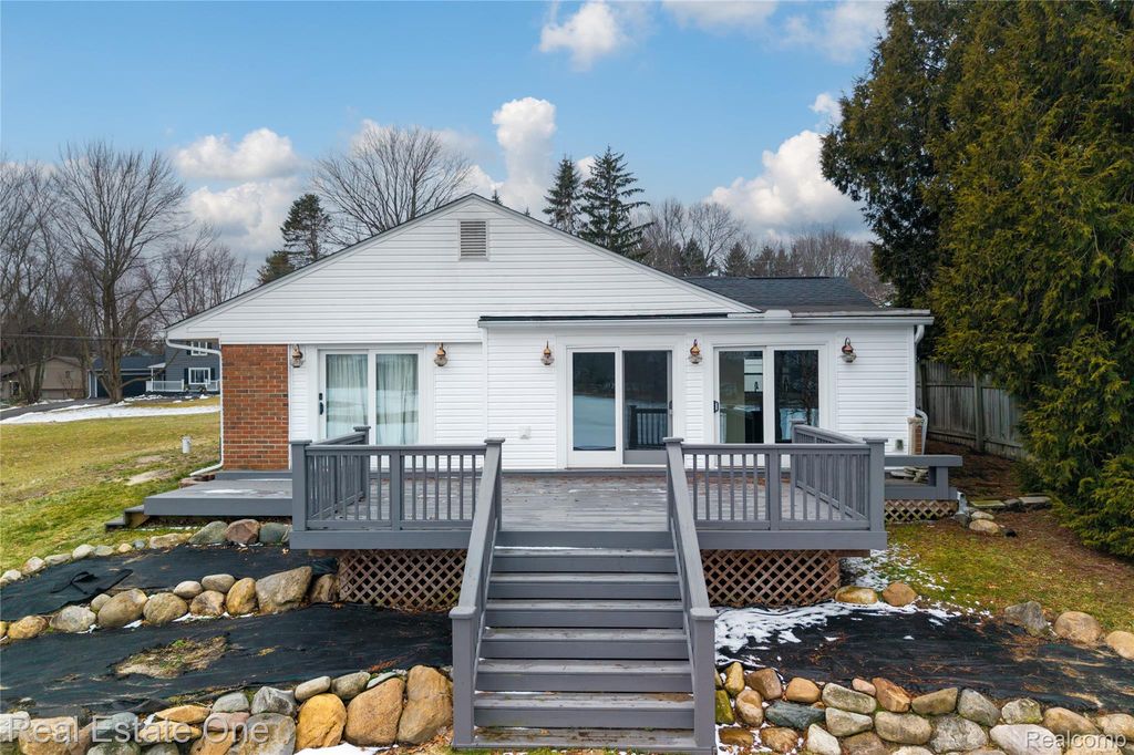 10428 King Road, Springfield Charter Township, MI 48350