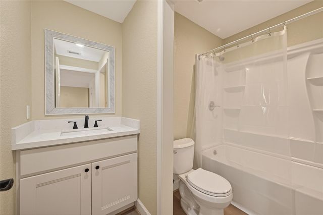 7430 Spencer Highway A, Pasadena, TX 77505