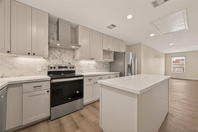 7430 Spencer Highway A, Pasadena, TX 77505