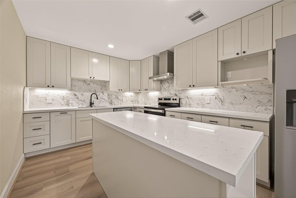 7430 Spencer Highway A, Pasadena, TX 77505