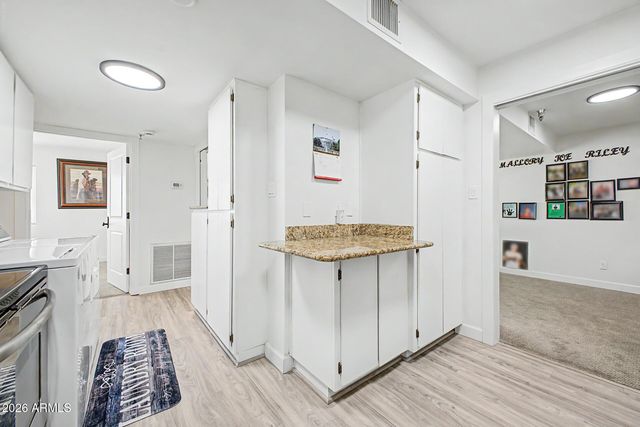 515 S PARKCREST -- 523, Mesa, AZ 85206