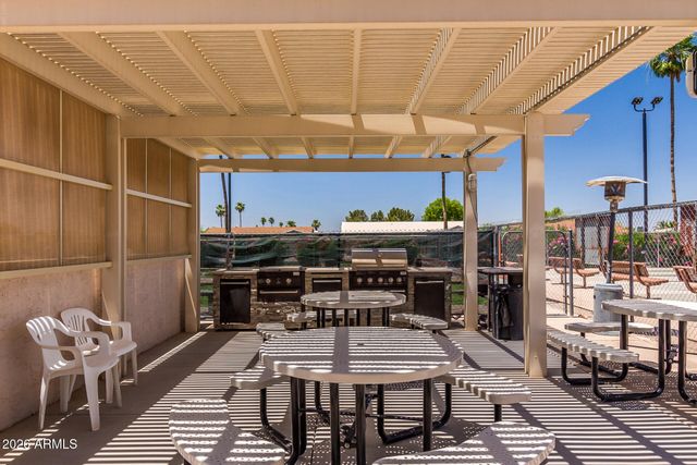 515 S PARKCREST -- 523, Mesa, AZ 85206