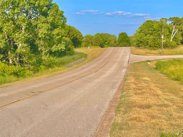 8033 Retreat Boulevard, Cleburne, TX 76033