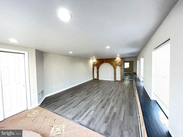 1710 LOWER ROCKY DALE RD, Green Lane, PA 18054