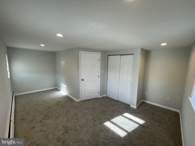 1710 LOWER ROCKY DALE RD, Green Lane, PA 18054