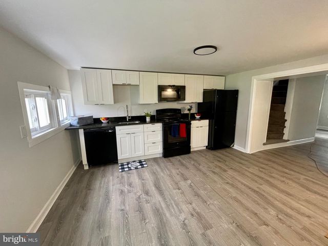 1710 LOWER ROCKY DALE RD, Green Lane, PA 18054