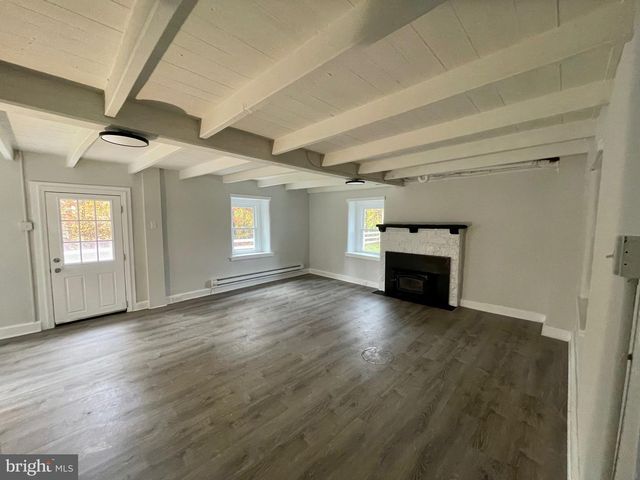 1710 LOWER ROCKY DALE RD, Green Lane, PA 18054