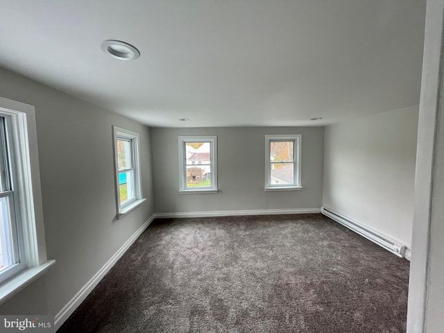 1710 LOWER ROCKY DALE RD, Green Lane, PA 18054