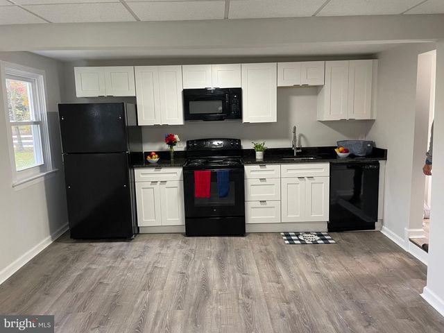 1710 LOWER ROCKY DALE RD, Green Lane, PA 18054