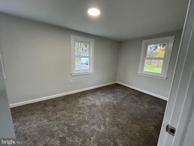 1710 LOWER ROCKY DALE RD, Green Lane, PA 18054