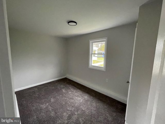 1710 LOWER ROCKY DALE RD, Green Lane, PA 18054