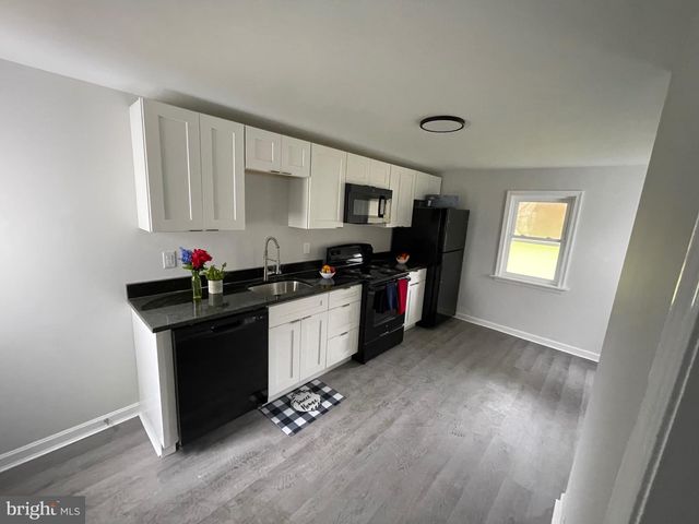 1710 LOWER ROCKY DALE RD, Green Lane, PA 18054