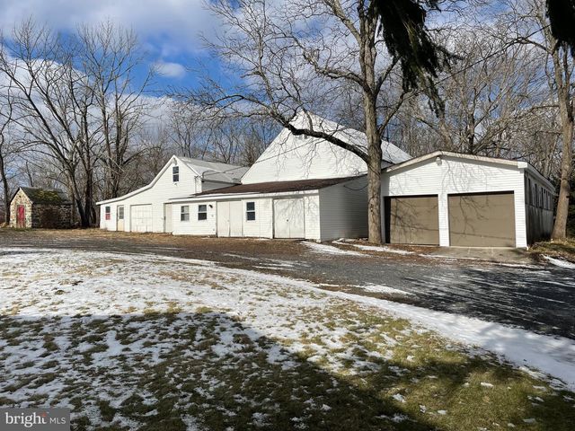1710 LOWER ROCKY DALE RD, Green Lane, PA 18054