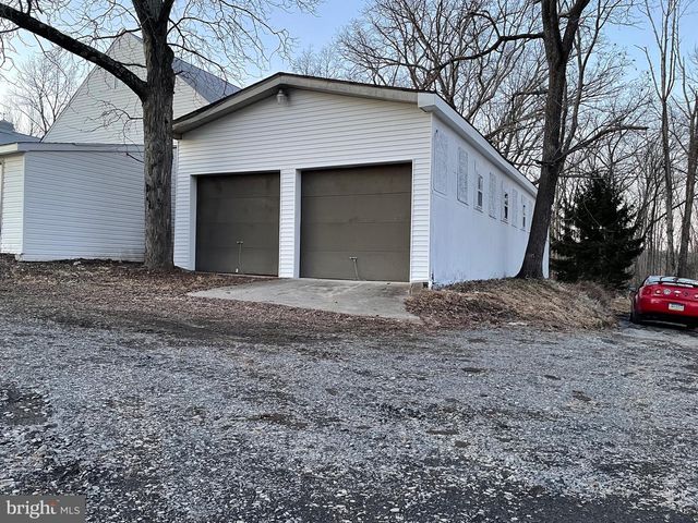 1710 LOWER ROCKY DALE RD, Green Lane, PA 18054