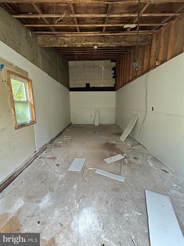 1710 LOWER ROCKY DALE RD, Green Lane, PA 18054