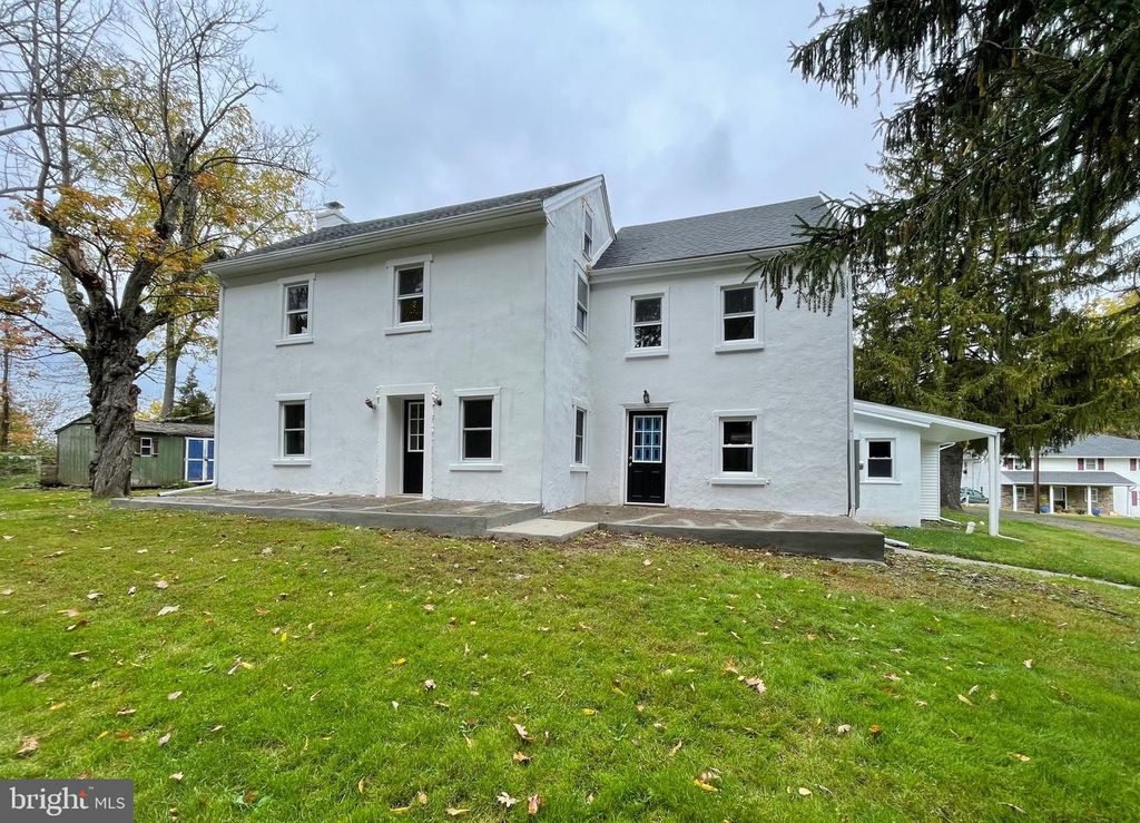1710 LOWER ROCKY DALE RD, Green Lane, PA 18054