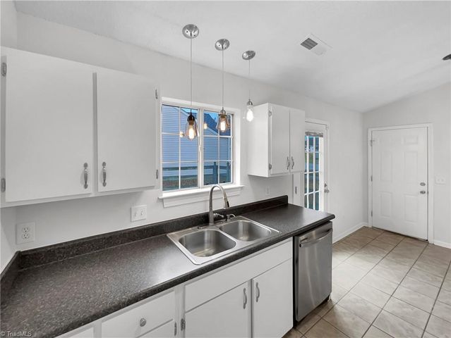 2410 Stratford Lake Road, Winston-salem, NC 27103