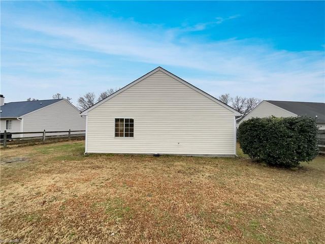 2410 Stratford Lake Road, Winston-salem, NC 27103