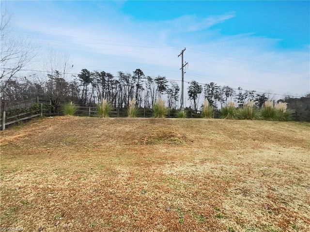 2410 Stratford Lake Road, Winston-salem, NC 27103