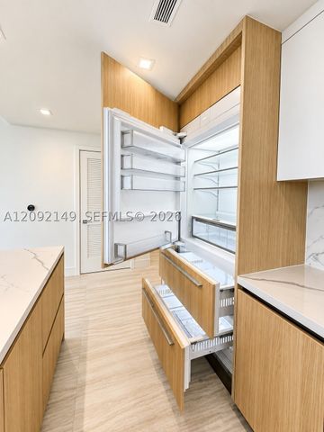 2411 LAGUNA CIR 1111, North Miami, FL 33181