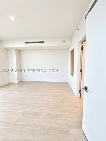 2411 LAGUNA CIR 1111, North Miami, FL 33181