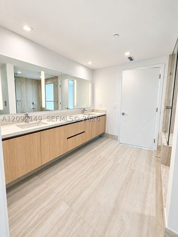 2411 LAGUNA CIR 1111, North Miami, FL 33181