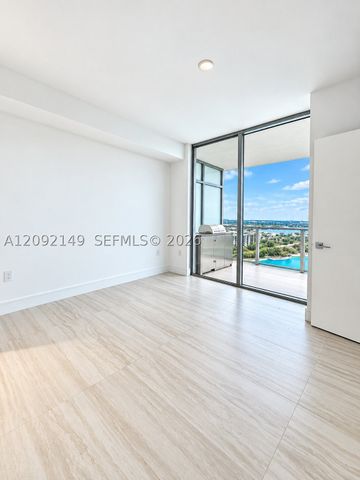 2411 LAGUNA CIR 1111, North Miami, FL 33181