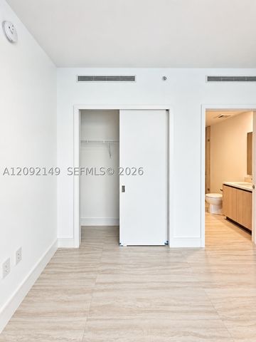 2411 LAGUNA CIR 1111, North Miami, FL 33181