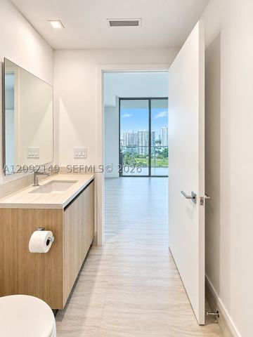 2411 LAGUNA CIR 1111, North Miami, FL 33181