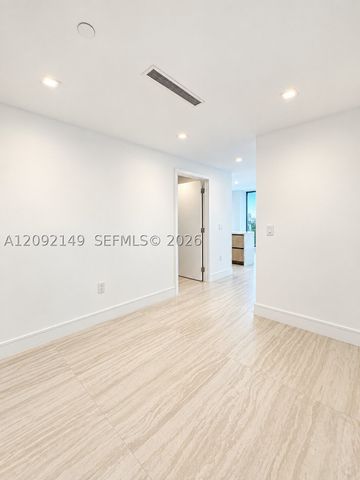 2411 LAGUNA CIR 1111, North Miami, FL 33181