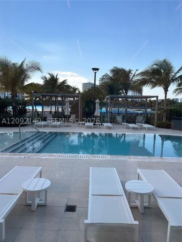 2411 LAGUNA CIR 1111, North Miami, FL 33181